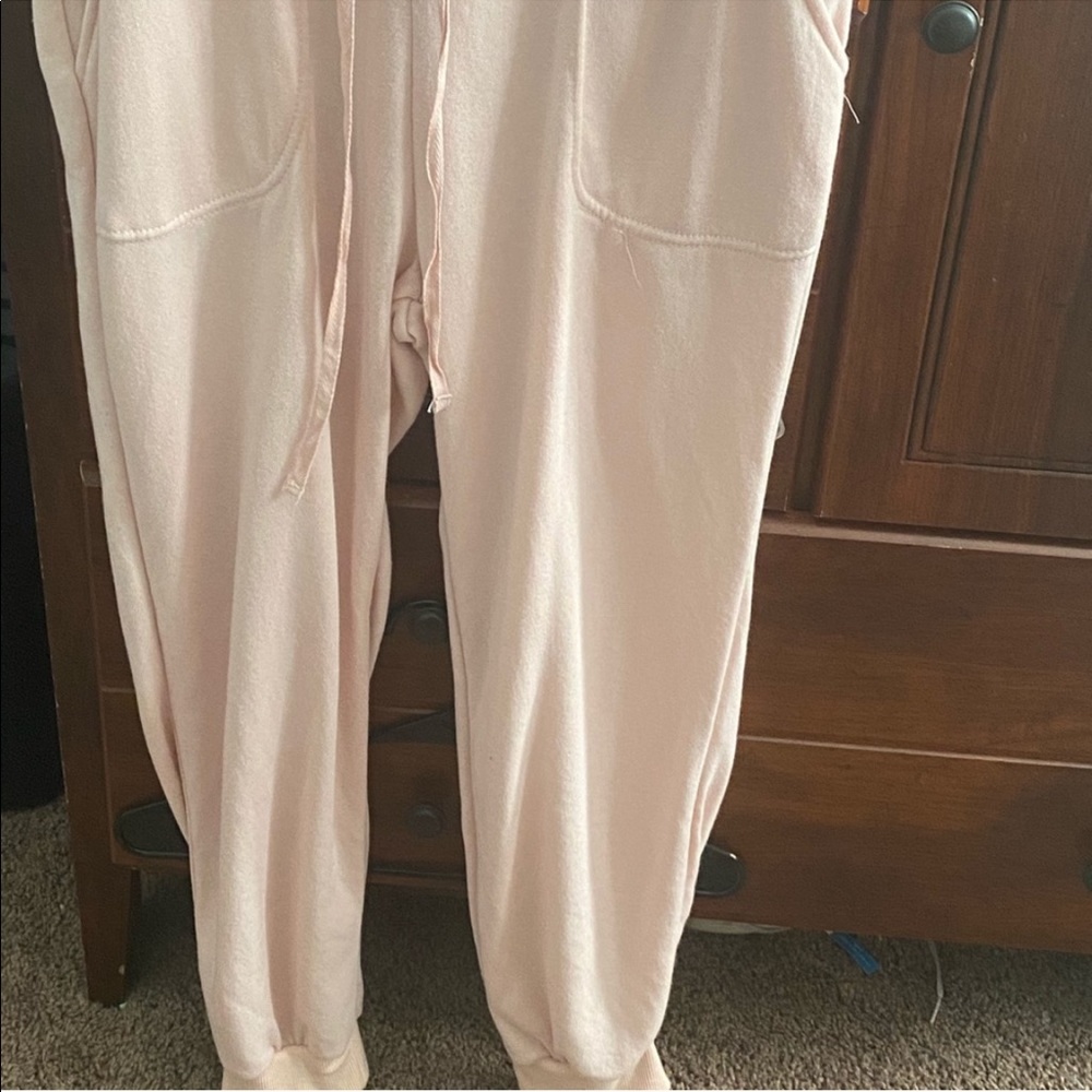 Light pink long sleeve and jogger set - Picture 5 of 8